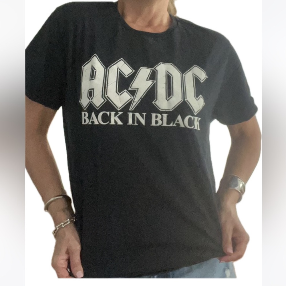 🖤AC⚡️DC 🖤 Back in Black T shirt. Soft and broken in perfectly. Size L